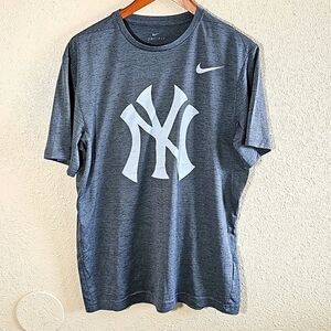 NIKE New York Yankees T- Shirt.